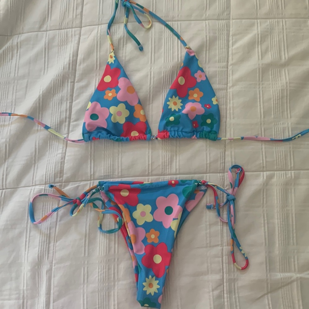 floral bikini!
